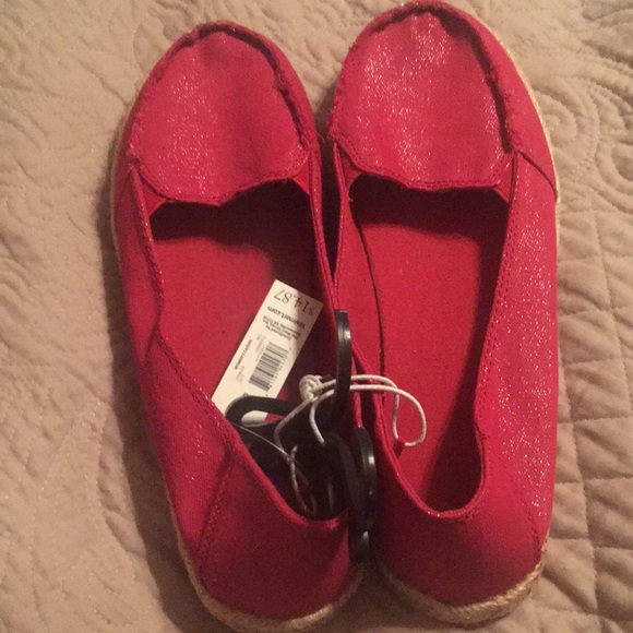 New red flats - Picture 1 of 5